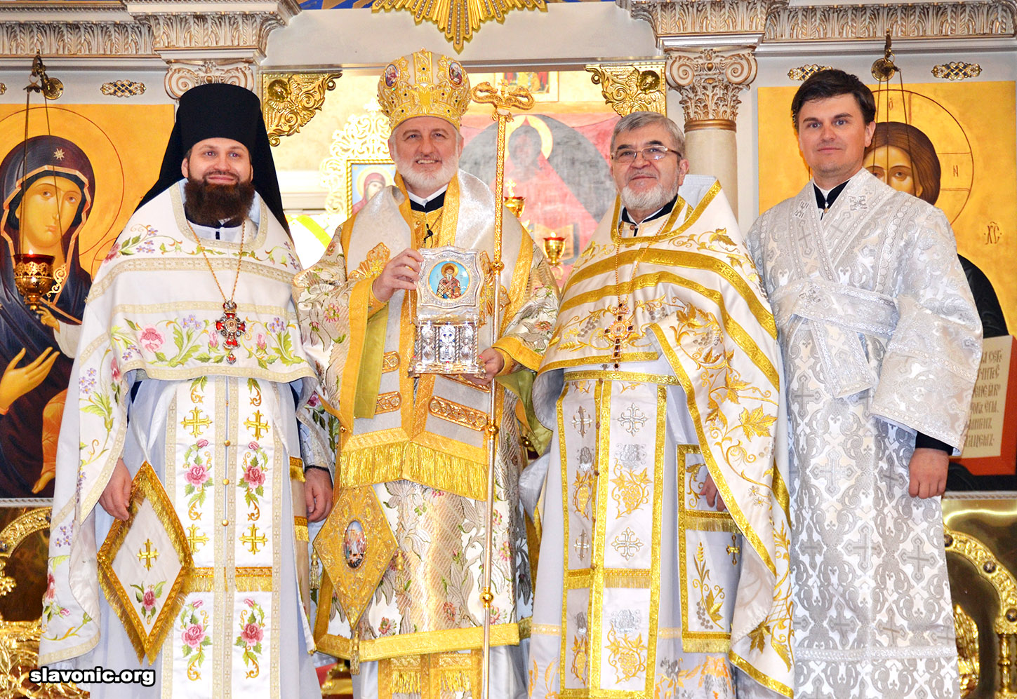 Архиепископ Елпидофор передал в дар Славянскому Викариатству мощи святителя Спиридона Тримифунтского