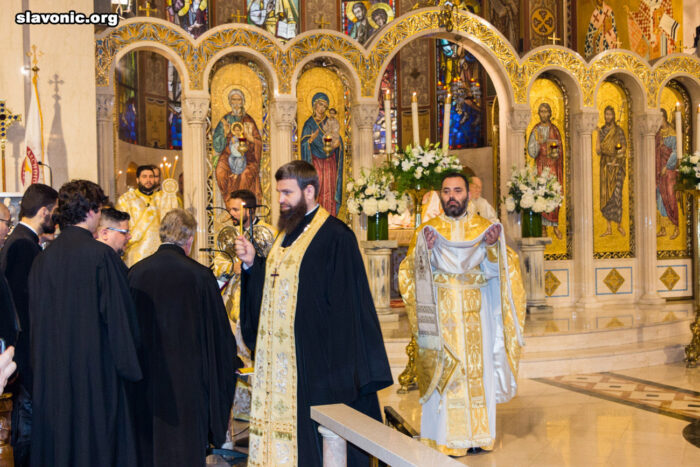 Архимандрит Александр (Беля) на патриаршем богослужении в Троицком соборе