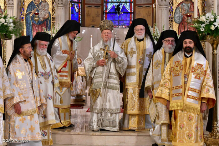 Патриарх Варфоломей совершил Божественную литургию в Троицком соборе Греческой Архиепископии в Нью-Йорке