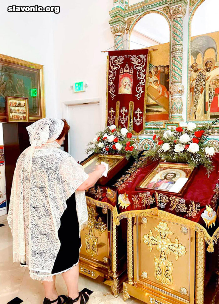 Праздничными богослужениями в главном храме Славянского Викариатства встретили Рождество Христово