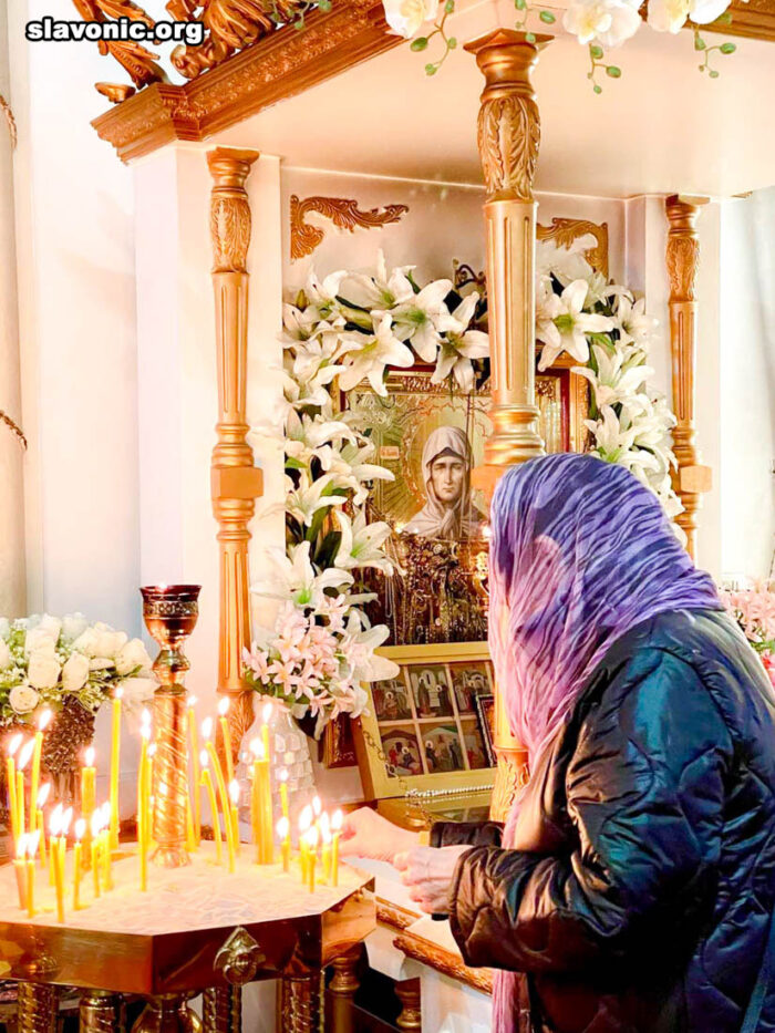 Prayer at the relics of St. Matrona of Moscow in New York