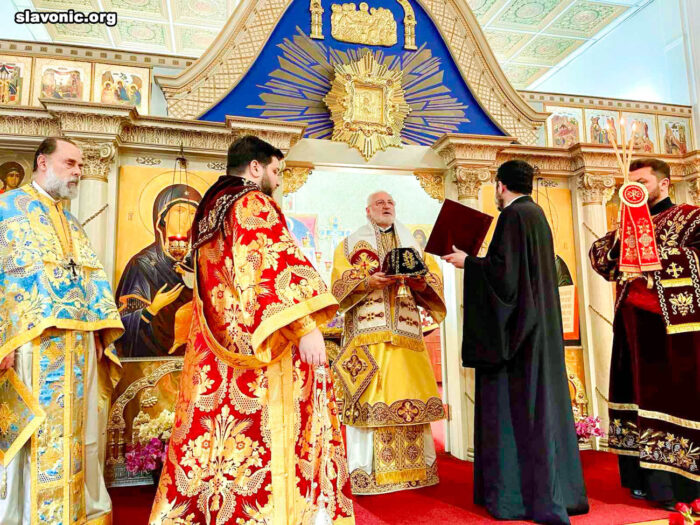 Архієпископ Елпідофор очолив Літургію в Бруклінському Іоанно-Предтеченському соборі Слов'янського Вікаріатства