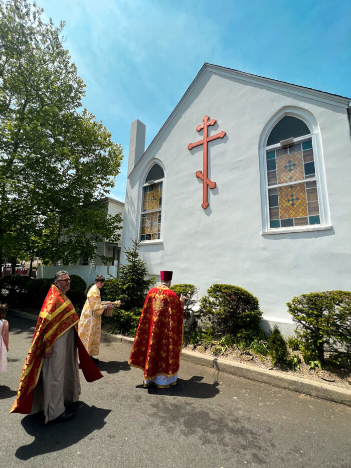 В церкви святого Николая в Рэд-Бэнке освятили купол и крест на восточном фасаде