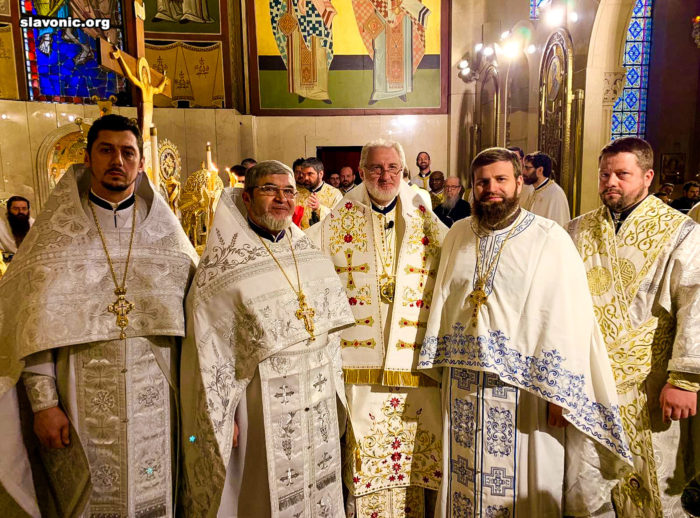 Архиепископ Елпидофор, архимандрит Александр (Беля) и клирики Бруклинского собора