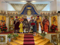 Викарий Славянского Викариатства возглавил малый храмовый праздник Иоанно-Предтеченского Бруклинского собора и поздравил настоятеля с 65-летием