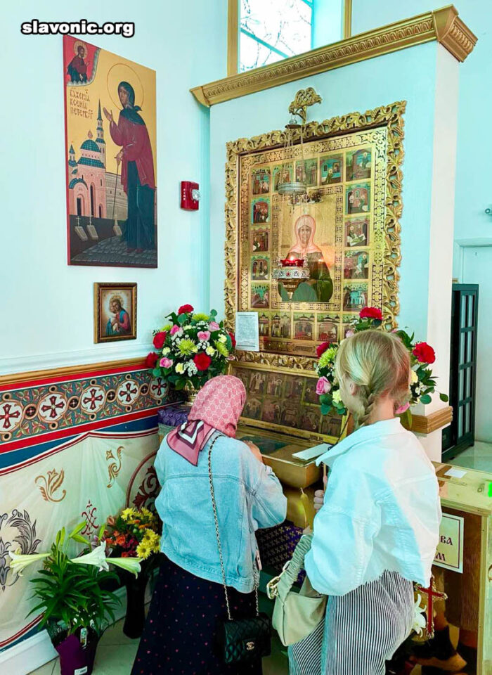Молитва біля мощів та ікони святої Матрони Московської у Маямі