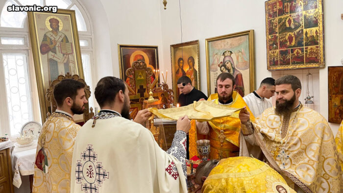 Вікарій Слов'янського Вікаріатства співслужив екзарху Румунської Церкви