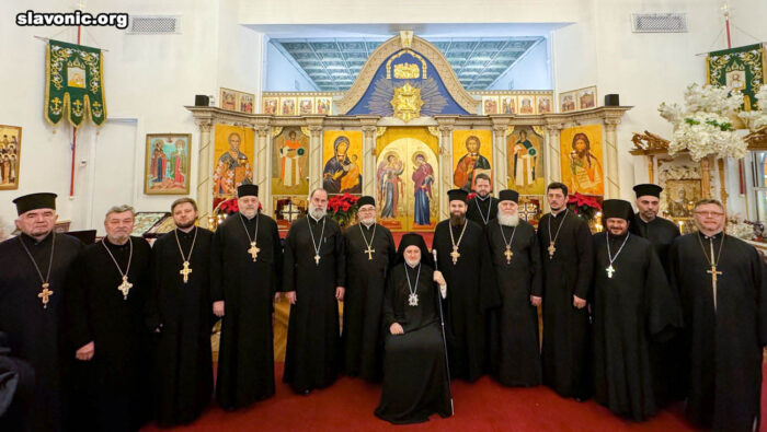 Архієпископ Елпідофор та клірики Слов'янського вікаріатства