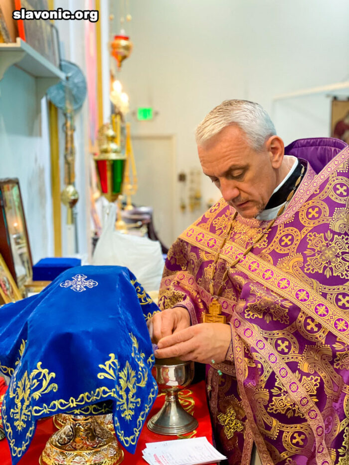 В Крестопоклонную неделю викарий возглавил Таинство Елеосвящения в соборе святой Матроны в Майами