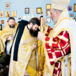 РЭД-БЭНК. В Свято-Николаевском храме совершено архиерейское богослужение в честь 75-летия основания прихода