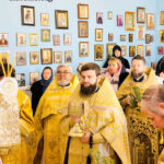 РЭД-БЭНК. В Свято-Николаевском храме совершено архиерейское богослужение в честь 75-летия основания прихода