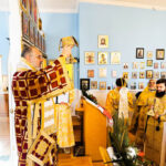 РЭД-БЭНК. В Свято-Николаевском храме совершено архиерейское богослужение в честь 75-летия основания прихода