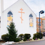 РЭД-БЭНК. В Свято-Николаевском храме совершено архиерейское богослужение в честь 75-летия основания прихода