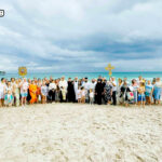 Крещение Господне: освящение воды на пляже Дания-Бич, Майами