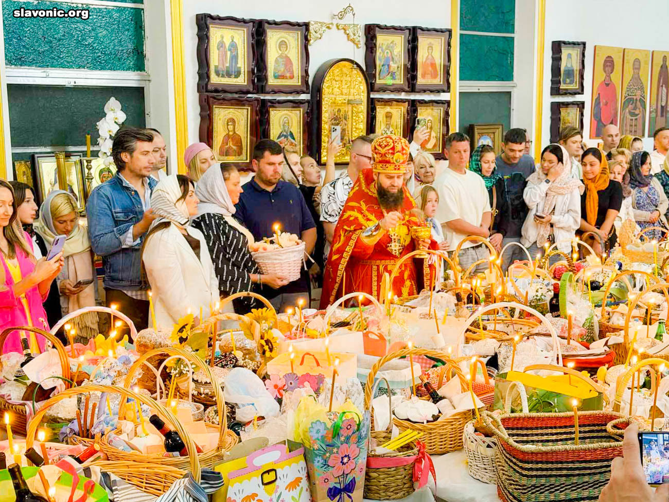 На праздник Пасхи Христовой викарий возглавил торжественное богослужение в Майамском соборе