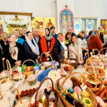Тысячи людей посетили православную церковь в Бруклине на Пасху