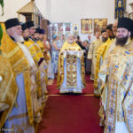 Архиепископ Елпидофор возглавил Божественную литургию в Бруклинском соборе по случаю 70-летия настоятеля протопресвитера Александра Беля