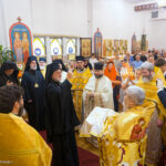 Архиепископ Елпидофор возглавил Божественную литургию в Бруклинском соборе по случаю 70-летия настоятеля протопресвитера Александра Беля
